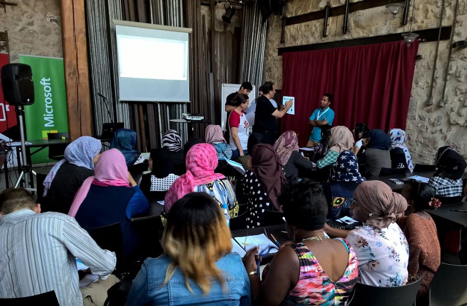 H Microsoft ενισχύει τις ψηφιακές δεξιότητες γυναικών προσφύγων