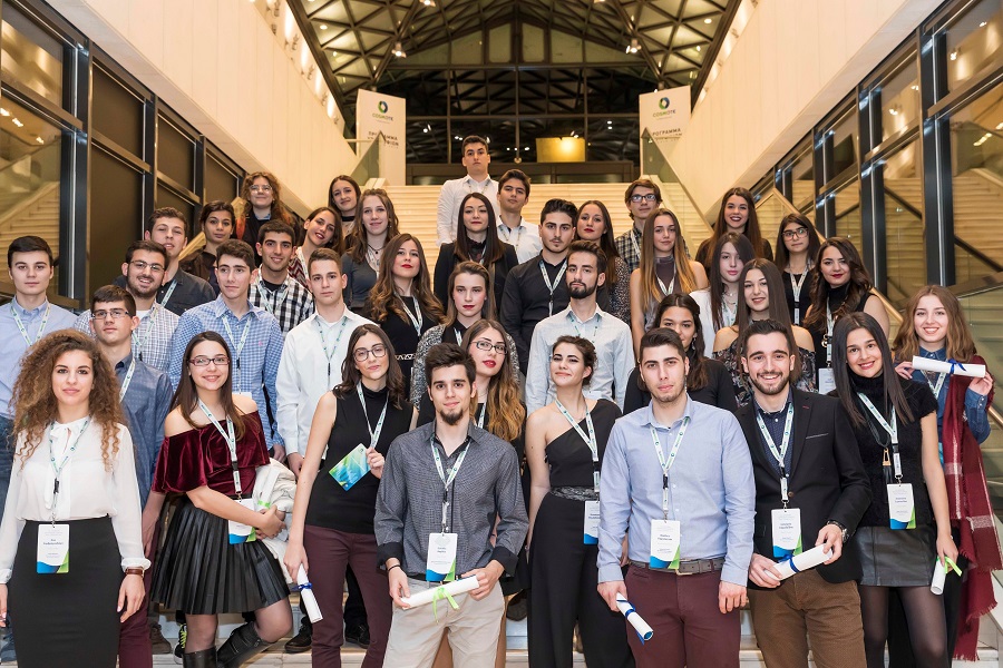 Πρόγραμμα Υποτροφιών COSMOTE: Στις 2 Οκτωβρίου λήγει η υποβολή αιτήσεων