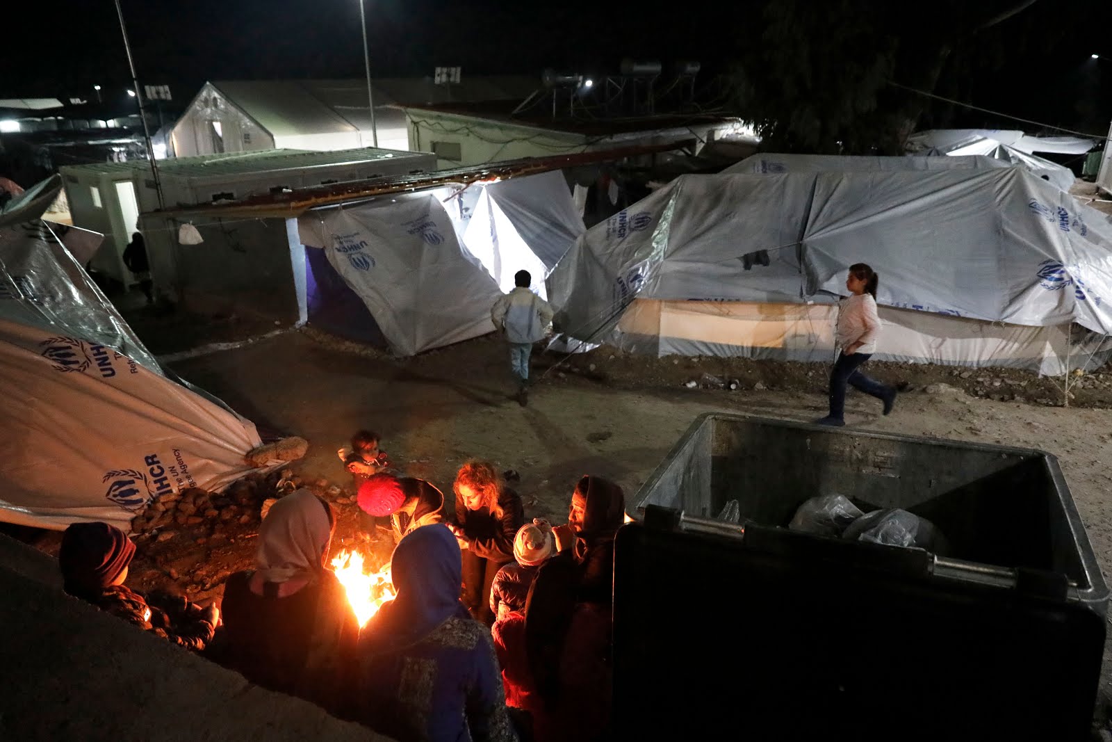 Αιτούντες άσυλο εγκλωβισμένοι σε σκηνές ενώ ο χειμώνας πλησιάζει