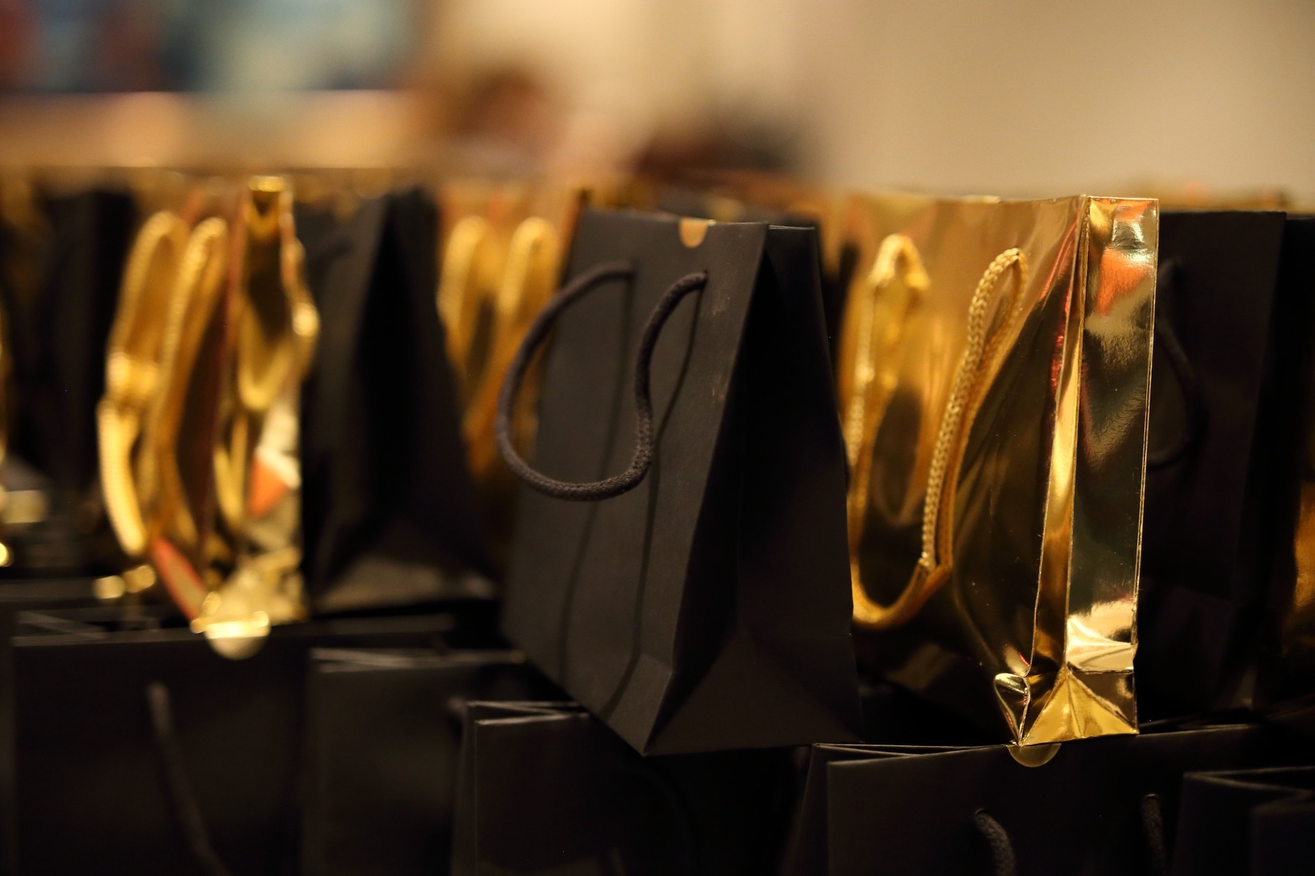 Το NJV Athens Plaza μοίρασε δώρα στα παιδιά της Μάνδρας