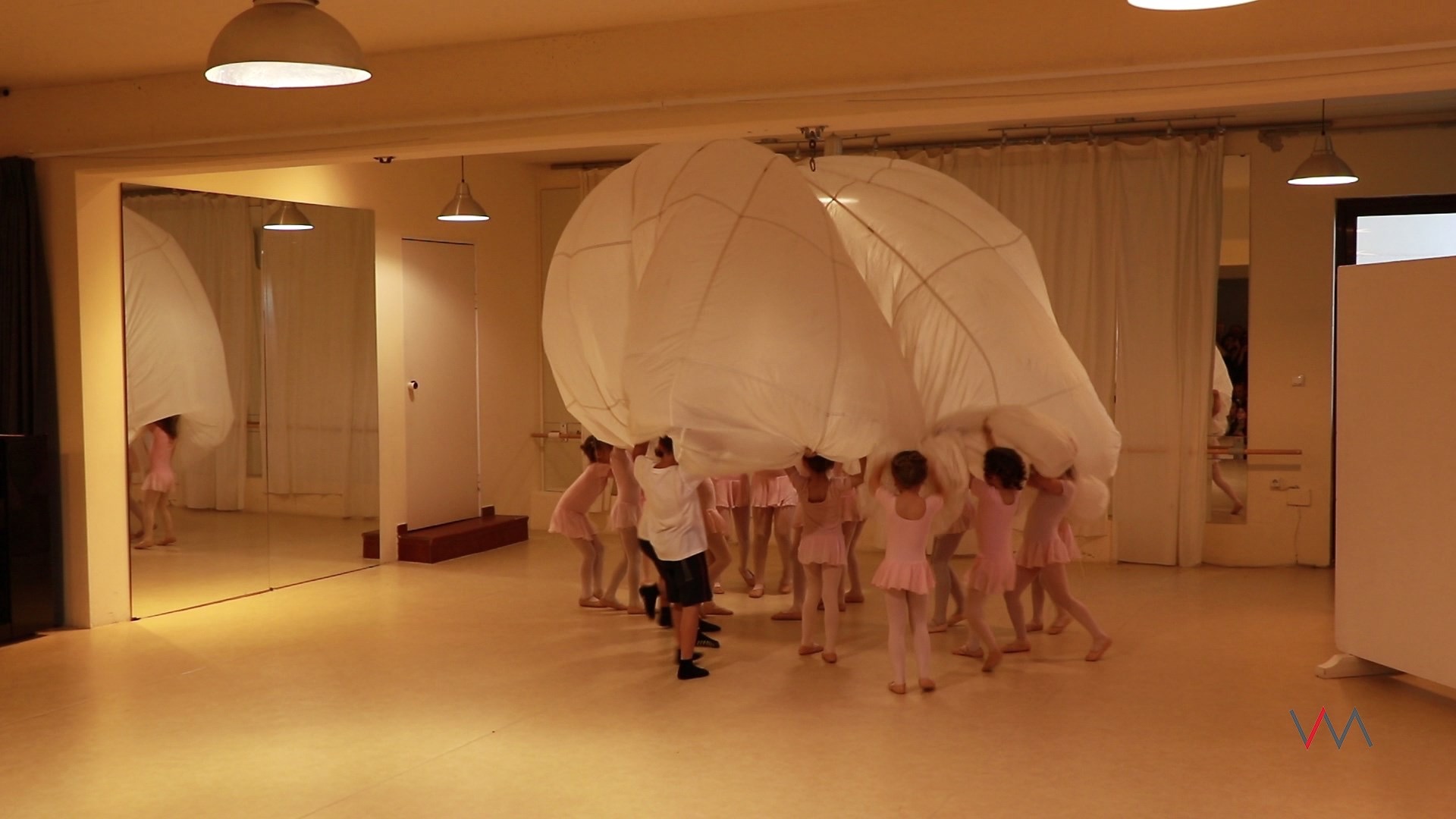 O Αθλητικός Σύλλογος Νέου Βουτζά τιμά την HSBC για τη συνεισφορά της μετά τις πυρκαγιές του Ιουλίου