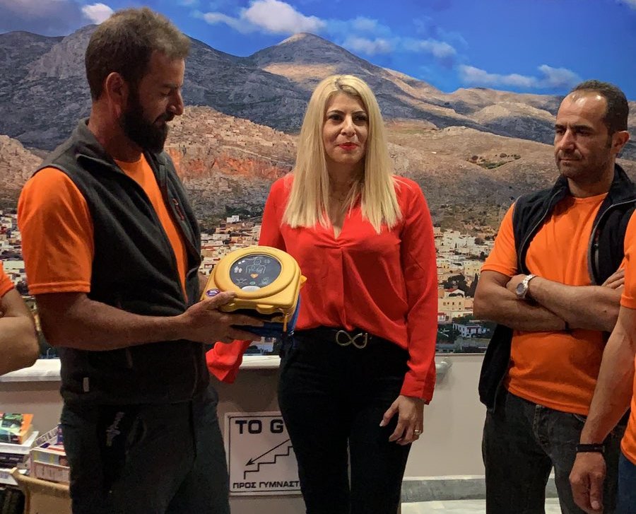 INTERAMERICAN: Δωρεά απινιδωτή στην Εθελοντική Ομάδα Διάσωσης Καλύμνου