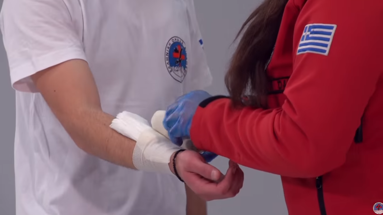 Πρώτες Βοήθειες από την ΕΟΔ: Επίδεση τραύματος