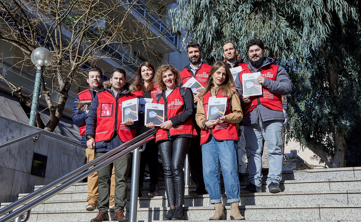 Εργαζόμενοι της INTERAMERICAN «Πωλητές για μια ώρα» του περιοδικού «σχεδία»