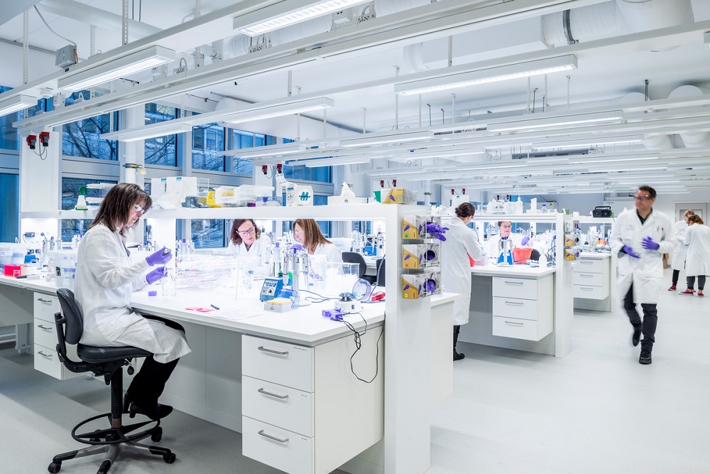 AstraZeneca: Δωρεά 9 εκατομμυρίων ιατρικών μασκών στη μάχη ενάντια στον COVID-19