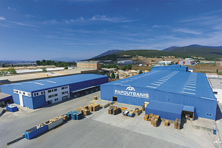 Παπουτσάνης: Παραγωγή αντισηπτικών και δωρεές στο ΕΚΑΒ