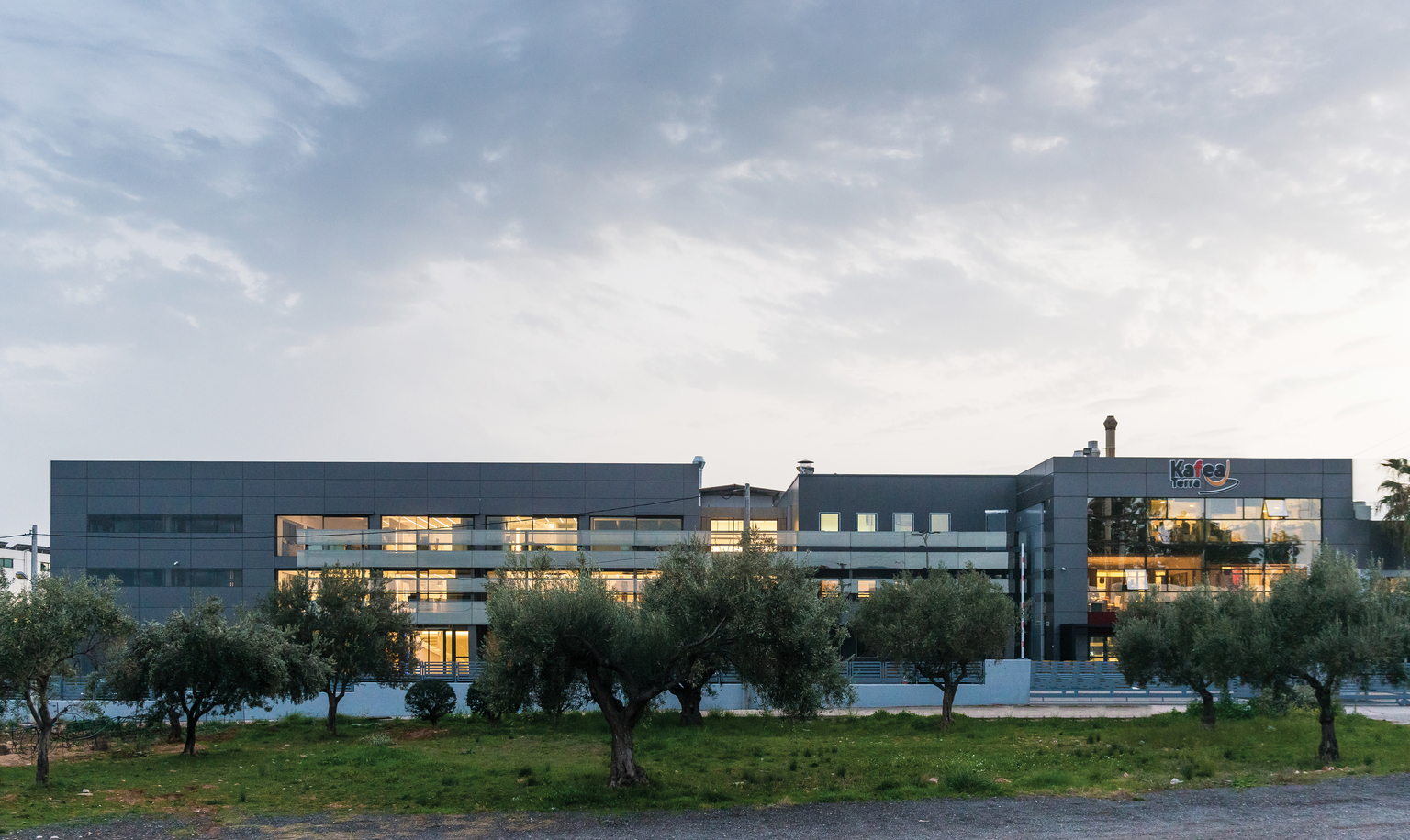 Kafea Terra: Μηχανές espresso και ασθενοφόρο για το EKAB