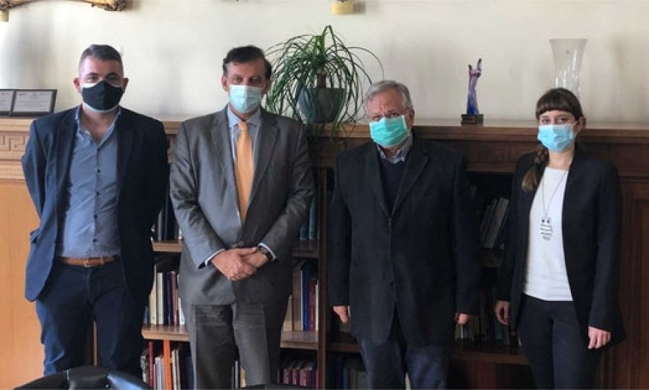 Το Χαμόγελο του Παιδιού: Συνάντηση με τον Πρύτανη του ΕΚΠΑ