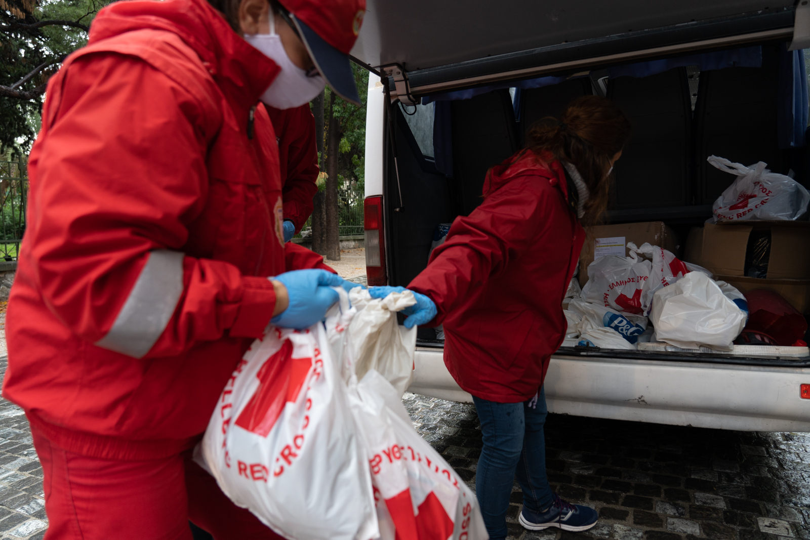 Ελληνικός Ερυθρός Σταυρός: Ενισχύει τους άστεγους στο κέντρο της Αθήνας