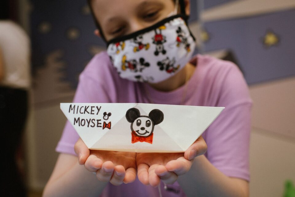 Disney: Δωρεά επαναχρησιμοποιούμενων, υφασμάτινων μασκών