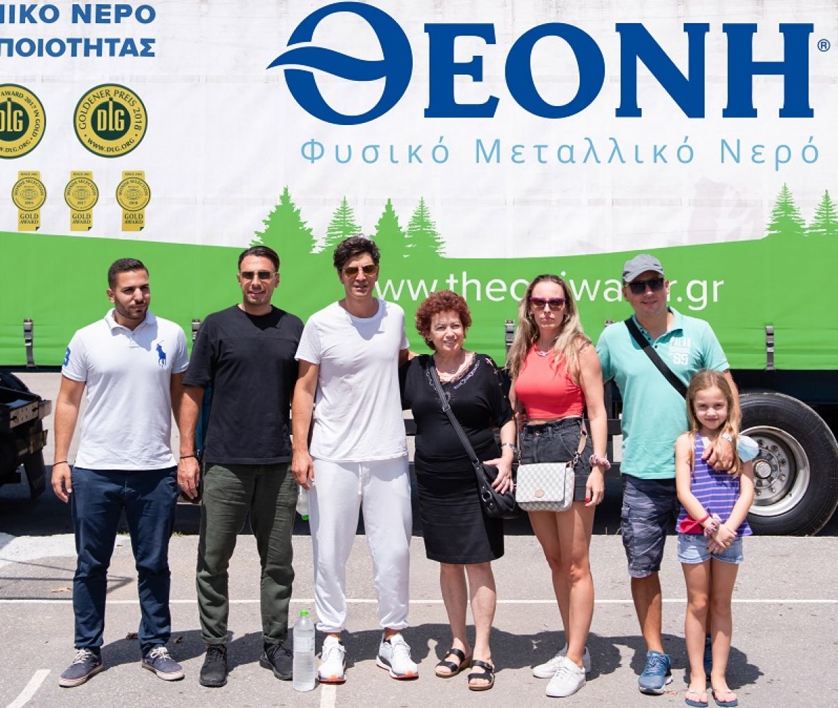 Φυσικό Μεταλλικό Νερό ΘΕΟΝΗ και Σάκης Ρουβάς στηρίζουν το Μαντούδι