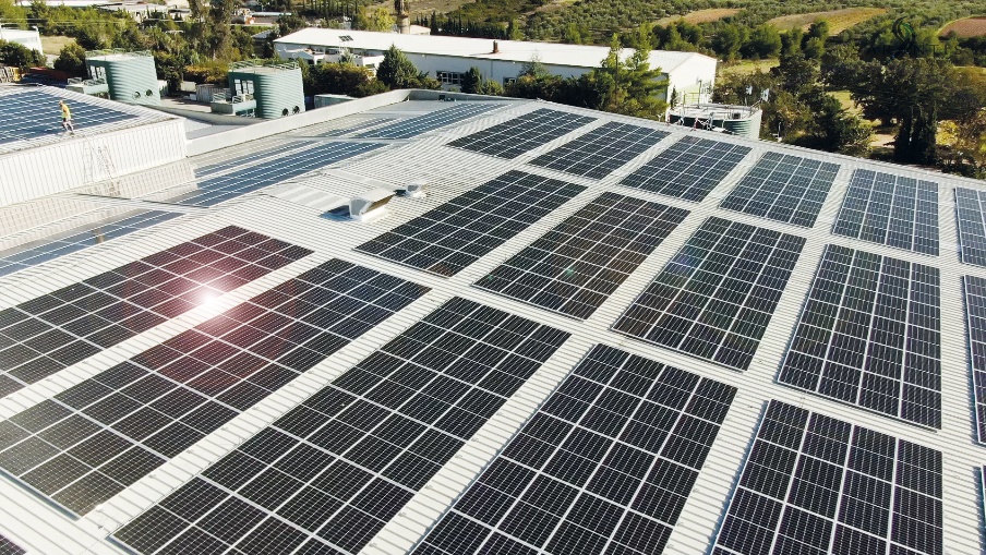 Όμιλος Σαράντη: Εγκαθιστά φωτοβολταϊκά στην Ελλάδα 