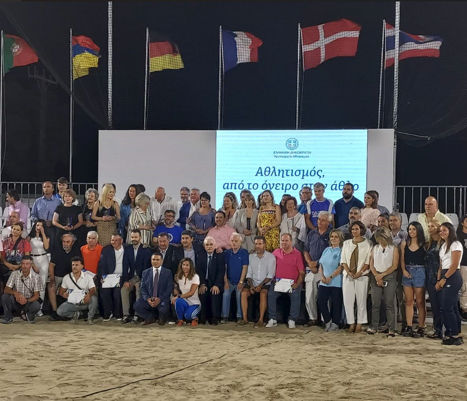 Τιμητική διάκριση για τον πρόεδρο του Ελληνικού Ερυθρού Σταυρού 