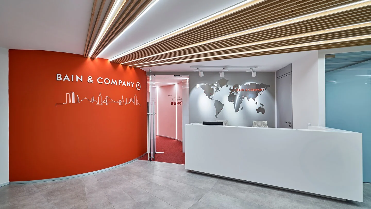 Bain & Company: Οι εταιρείες ενέργειας επιταχύνουν τη μετάβαση στο net zero