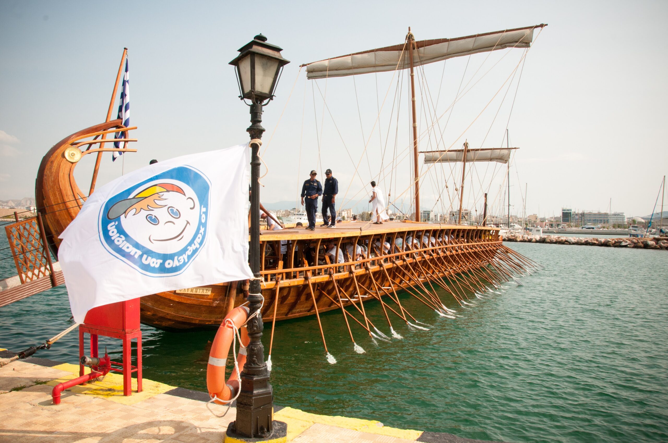 100 υποστηρικτές τραβάνε κουπί για το “Χαμόγελο του Παιδιού”