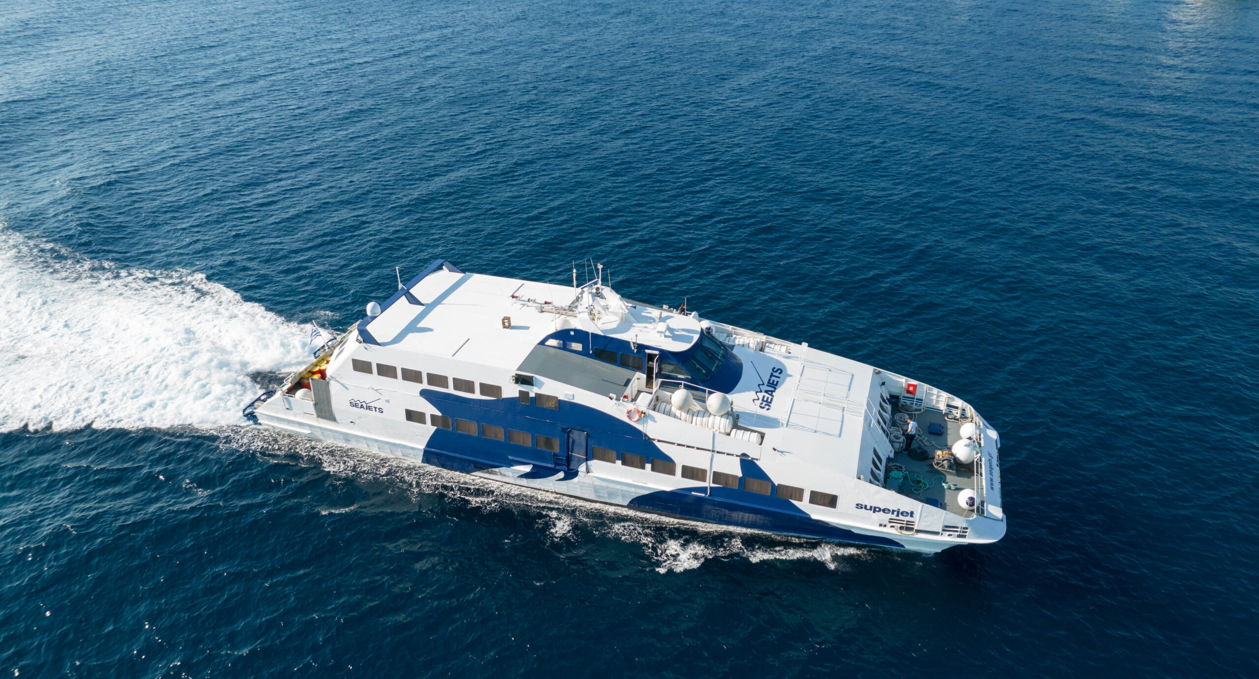 SEAJETS: Συγχαίρει το πλήρωμα του SUPER JET για τη διάσωση στο λιμάνι της Μήλου