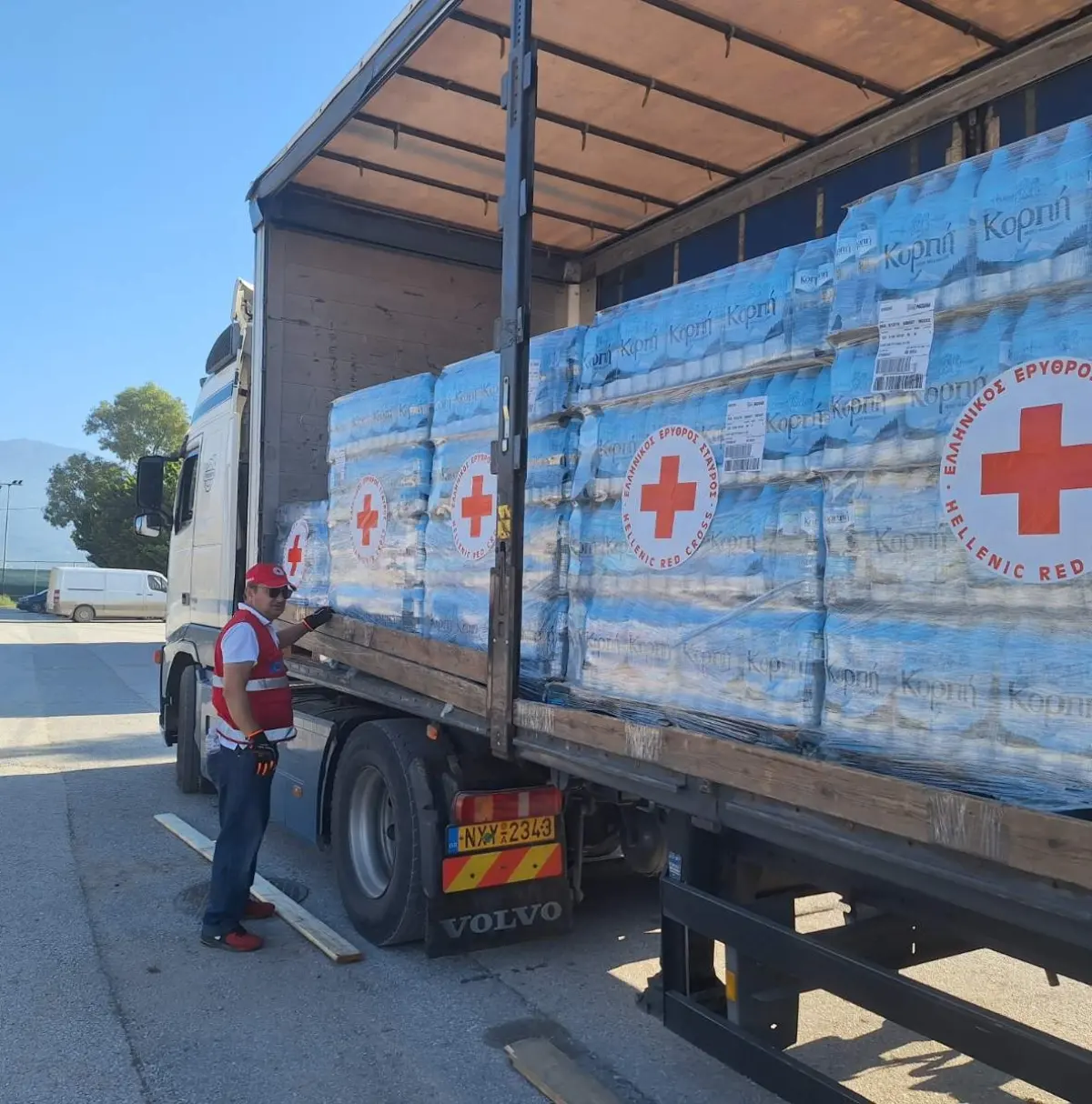 EEΣ: 80.000 εμφιαλωμένα νερά και 50 τόνοι ανθρωπιστικού υλικού στη Θεσσαλία