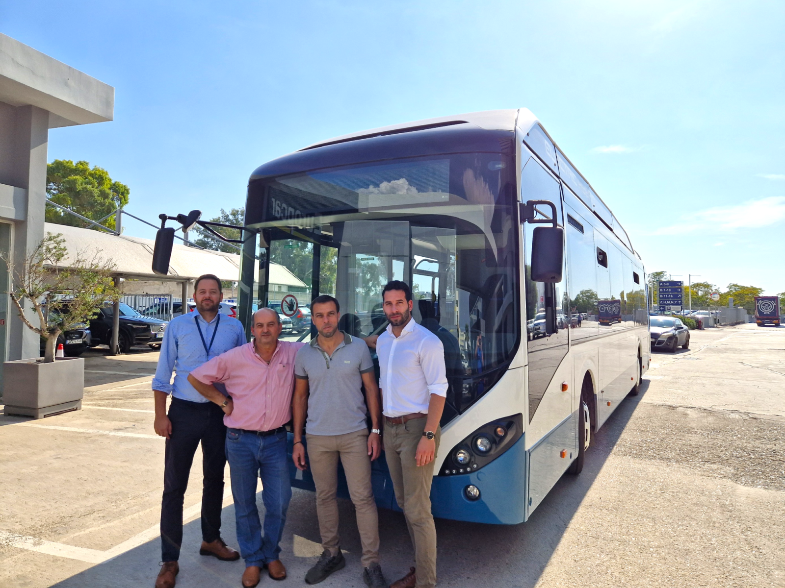 Όμιλος Σαρακάκη: Παρέδωσε υβριδικό λεωφορείο στα Χανιά Κρήτης