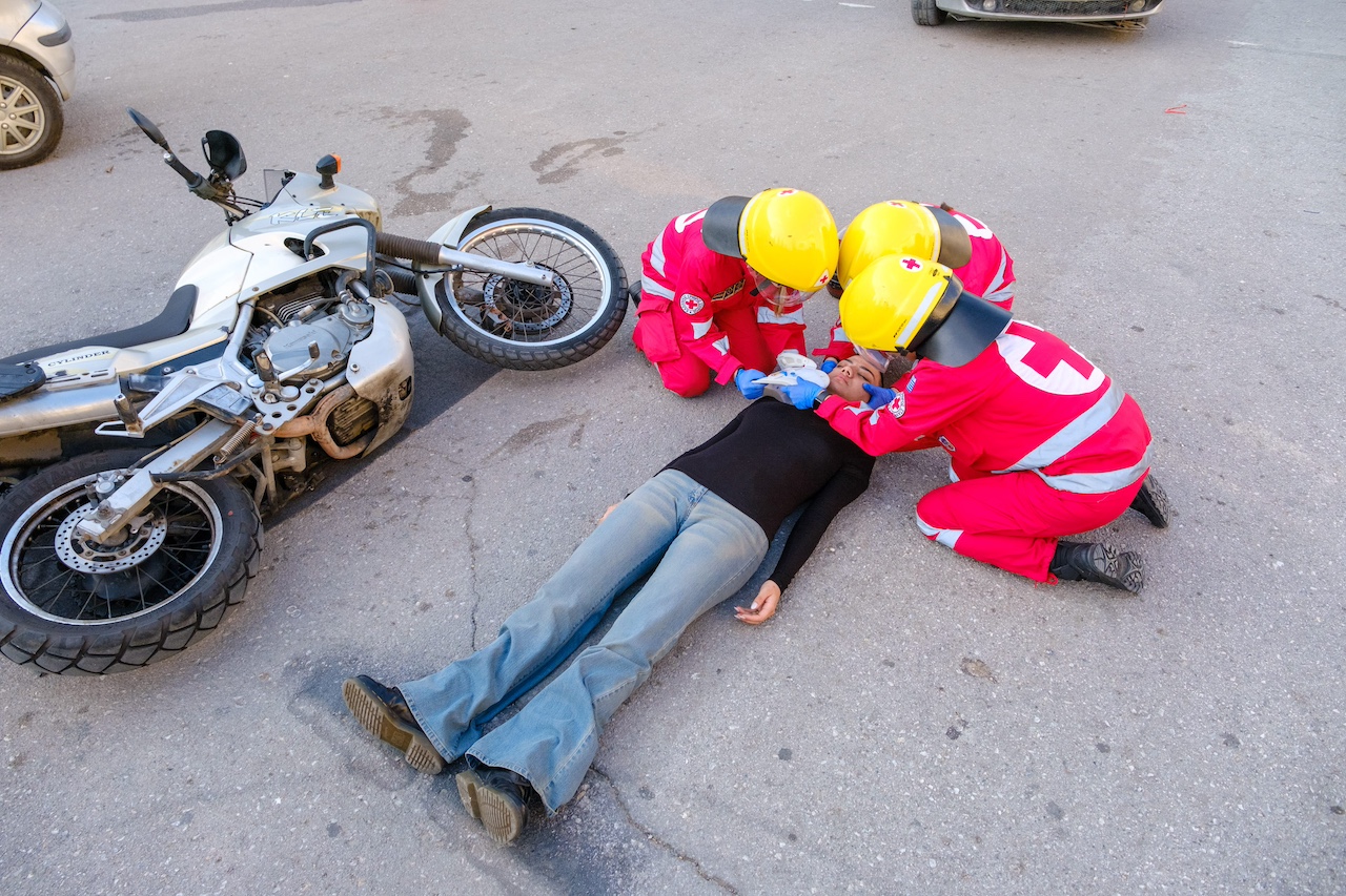 ΕΕΣ: Επίδειξη πρώτων βοηθειών σε τροχαία ατυχήματα