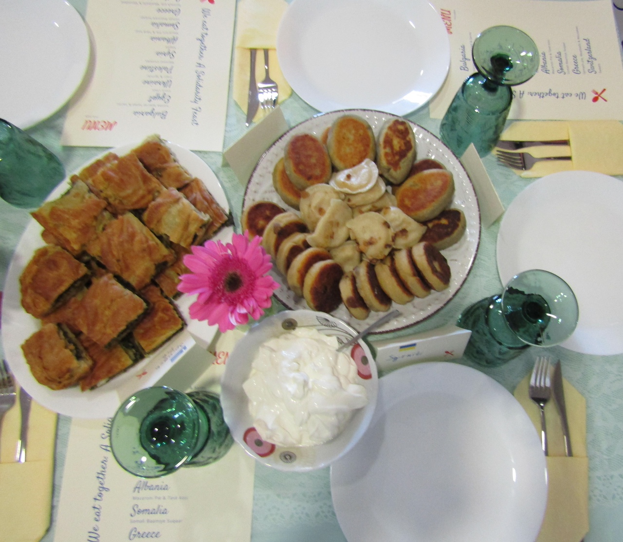 SolidarityNow: Ένα τραπέζι για την Παγκόσμια Ημέρα Πρόσφυγα