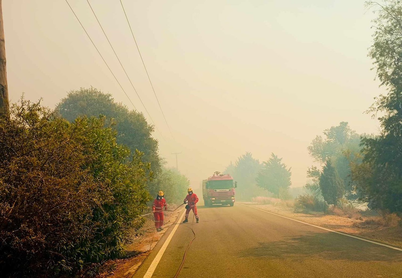 Ρέθυμνο: Σκληρή μάχη των εθελοντών με τις φλόγες