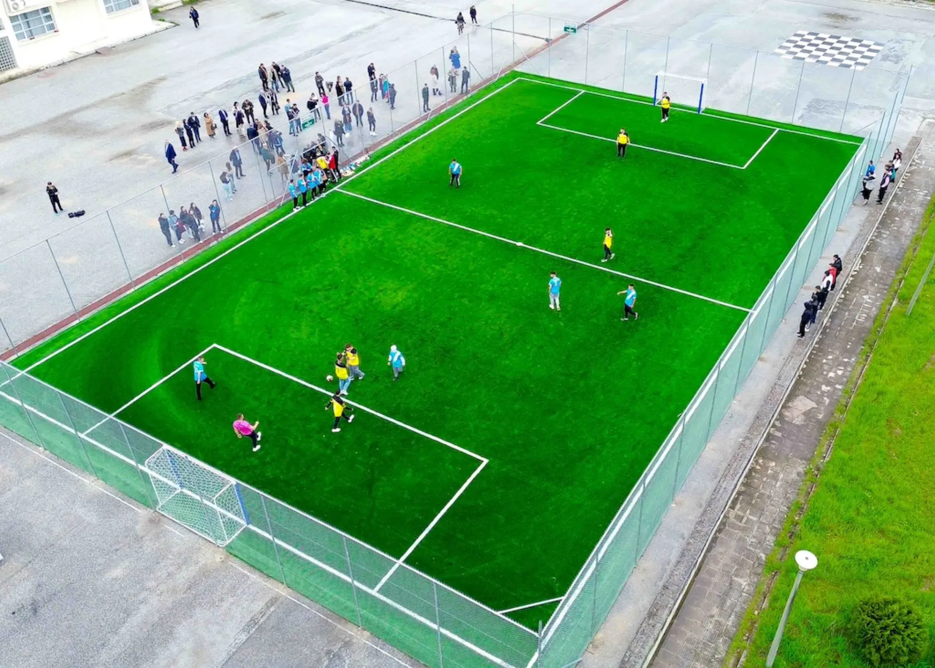 ΔΕΣΜΟΣ: Γίπεδο στο 1ο ΕΠΑΛ Σοφάδων-Καρδίτσας με στήριξη του Αντέννα