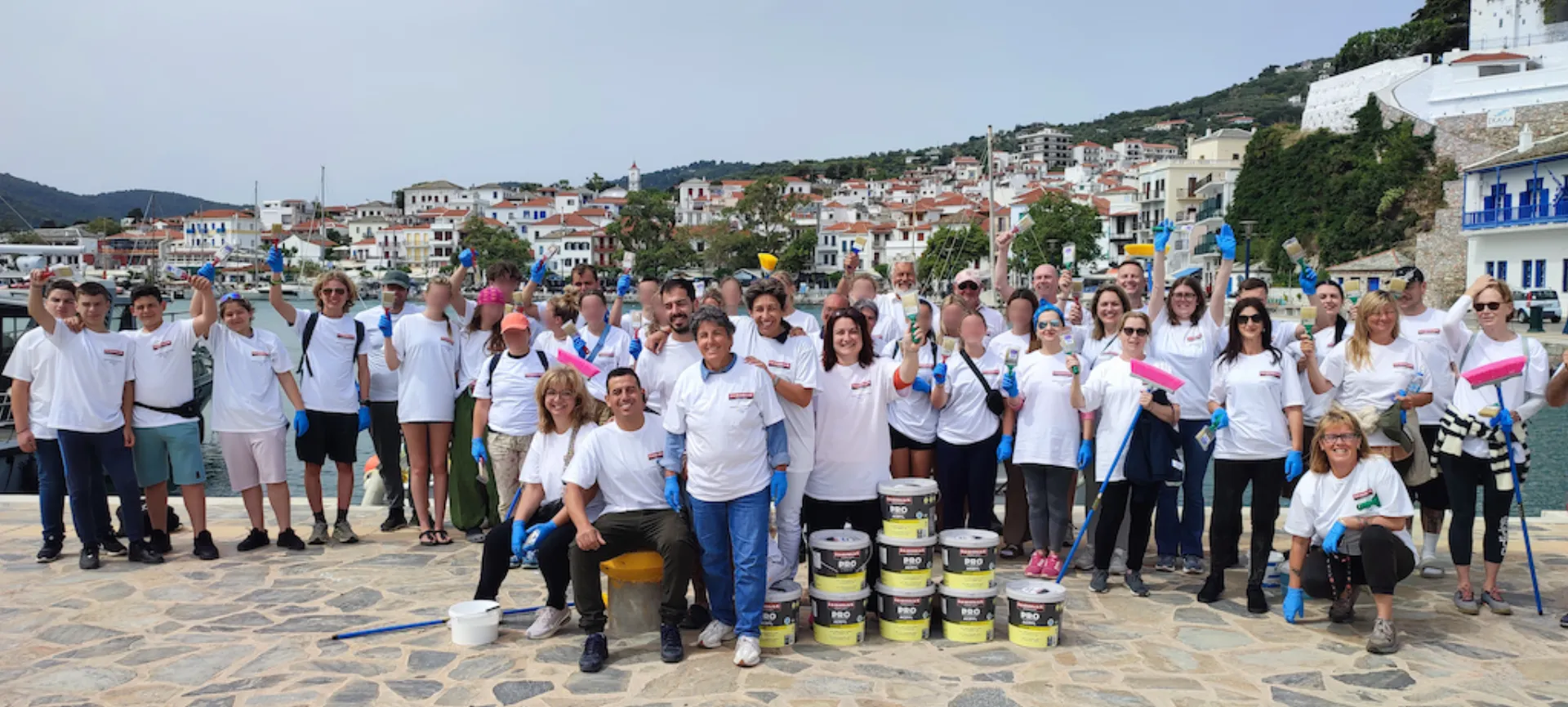 Η ISOMAT ασπρίζει τη Σκόπελο… σκαλί-σκαλί