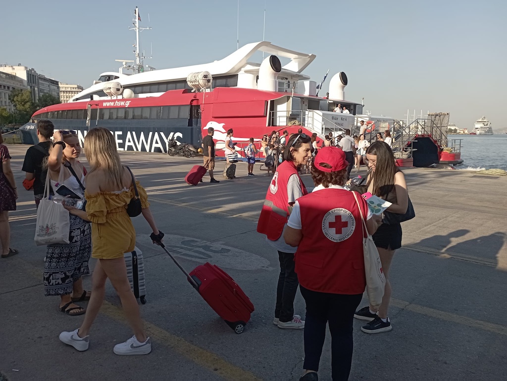 Ενημέρωση για ασφαλή κολύμβηση και προστασία από τον καύσωνα 